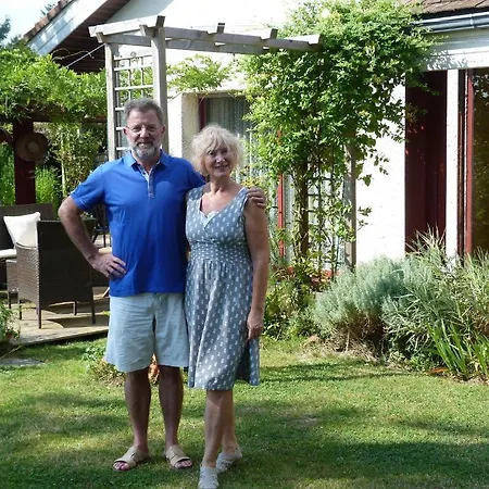 Aux Jardins D'alice Bed & Breakfast *