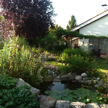 Aux Jardins D'alice Bed & Breakfast *