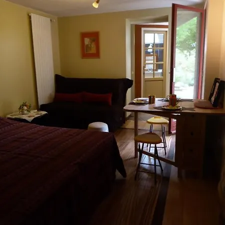 Aux Jardins D'alice Bed & Breakfast