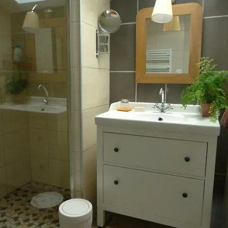 فندق مبيت وإفطار Aux Jardins D'alice